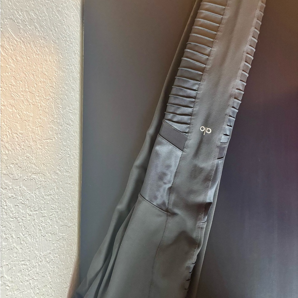 ALO Yoga Charcoal Gray Leggings